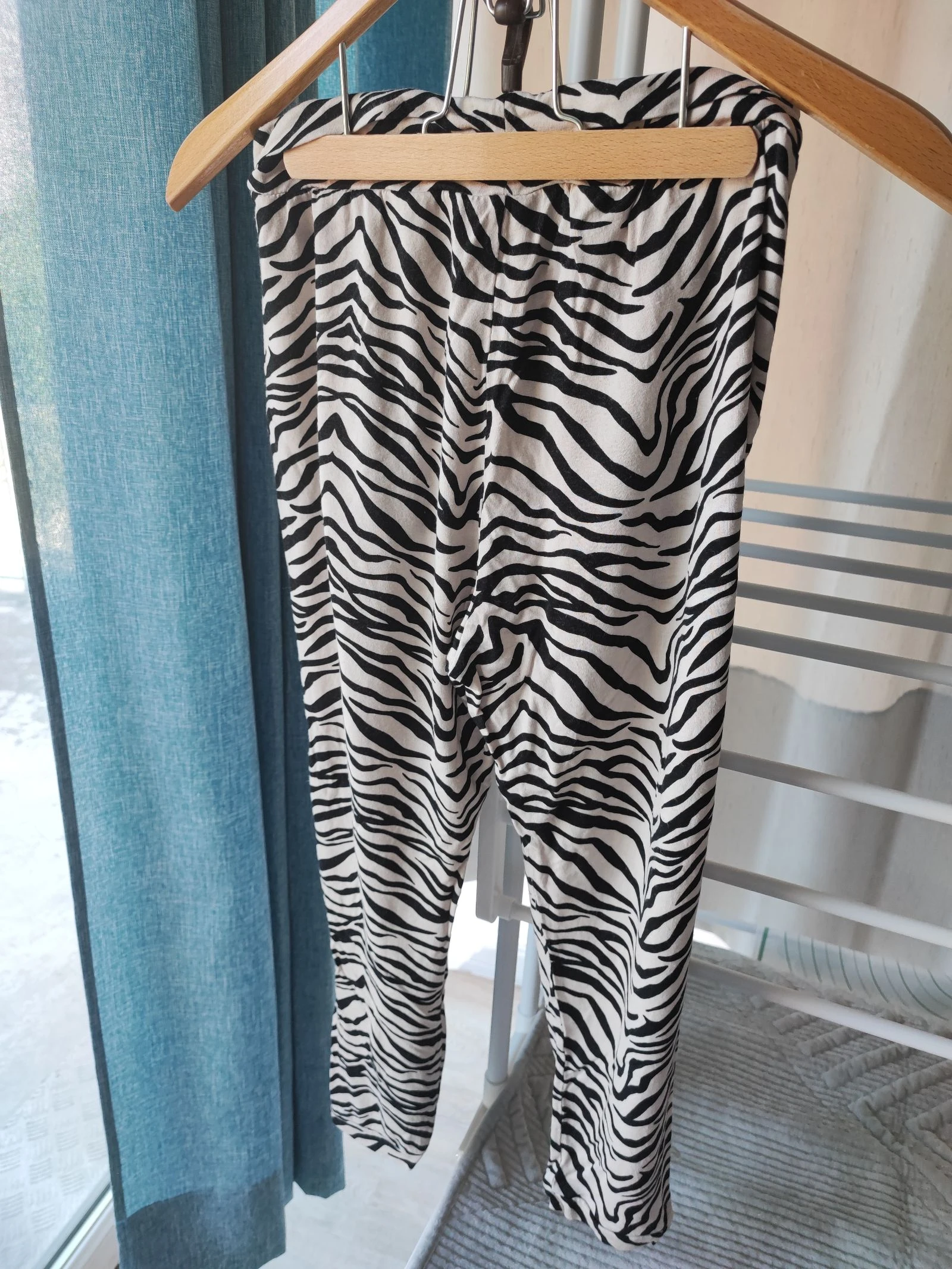 Calças fluidas de jogging pantacourt chiques com bolsos – photo 3